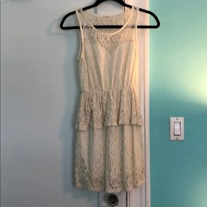 Go white lace dress